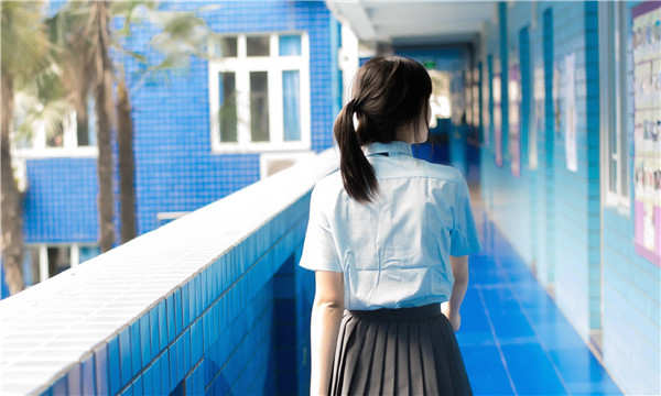 鼓楼如何找到一个可以帮助我生孩子的女人？